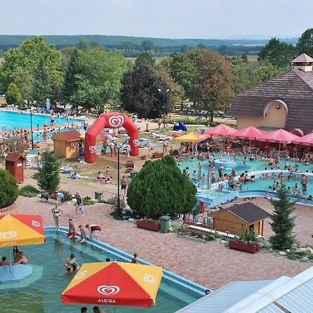 Ad-Lak Apartment Dombovar Luaran gambar